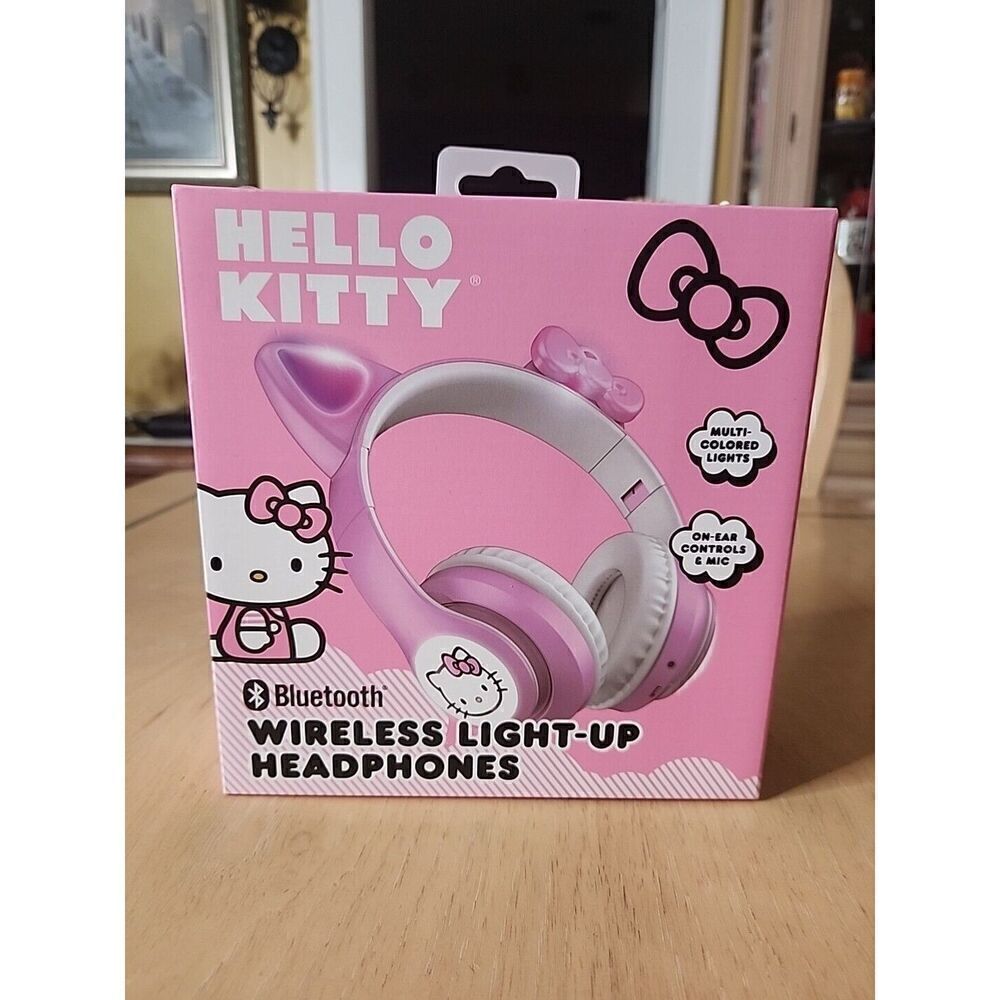 Hello Kitty Wireless Light Up Headphones Bluetooth
